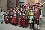 Die Stadtkapelle beim Trachten- und Schützenzug